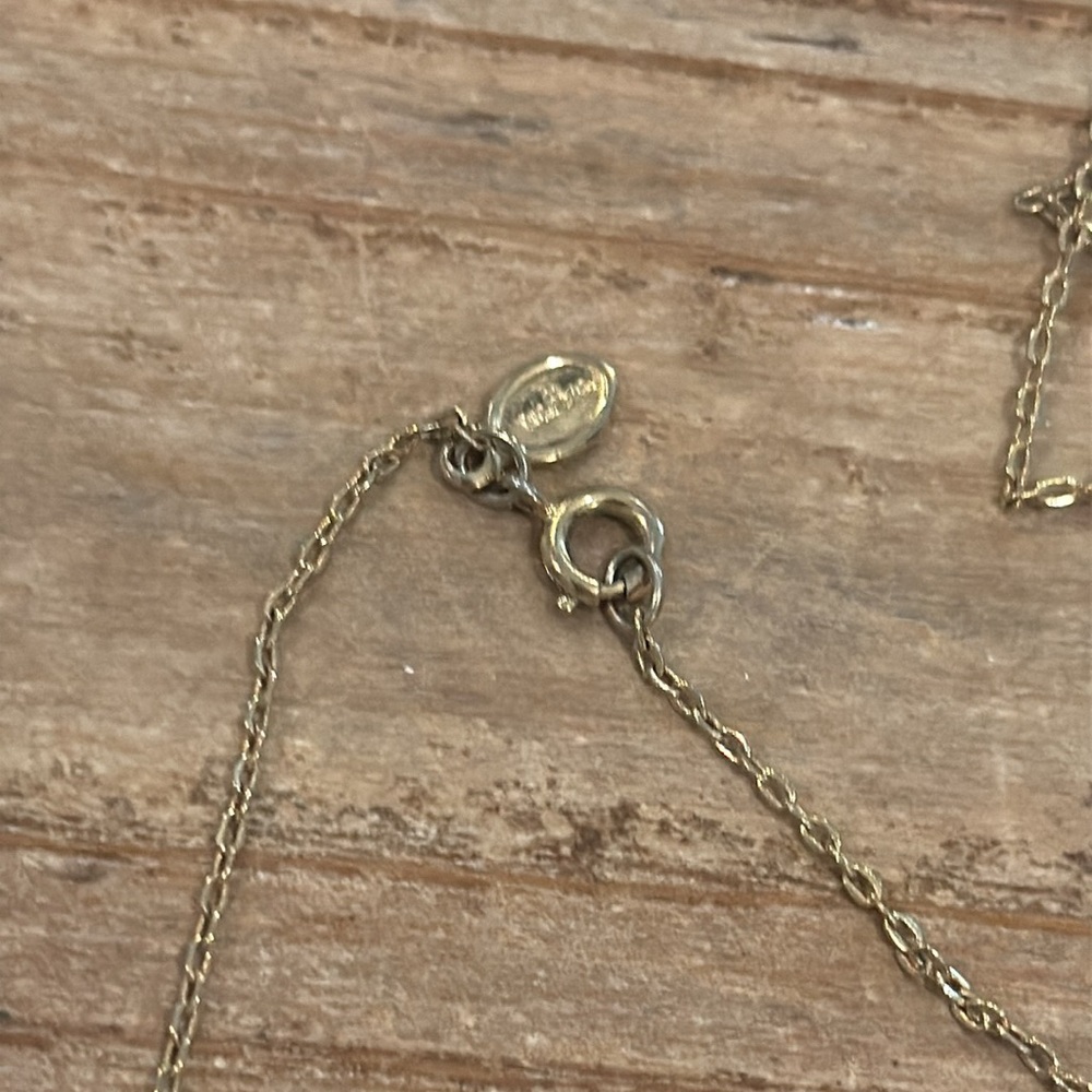 Vintage Avon Gold Tone Floral Faux Pearl Pendant Statement Necklace - Picture 4 of 4